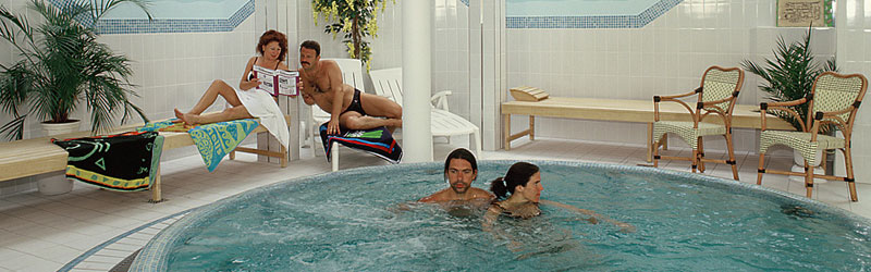 Der Wellnessbereich mit Whirlpool und Sauna Der Wellnessbereich mit Whirlpool und Sauna